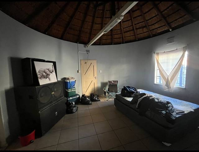 2 BEDROOM FREEHOLD FOR SALE IN BO-DORP